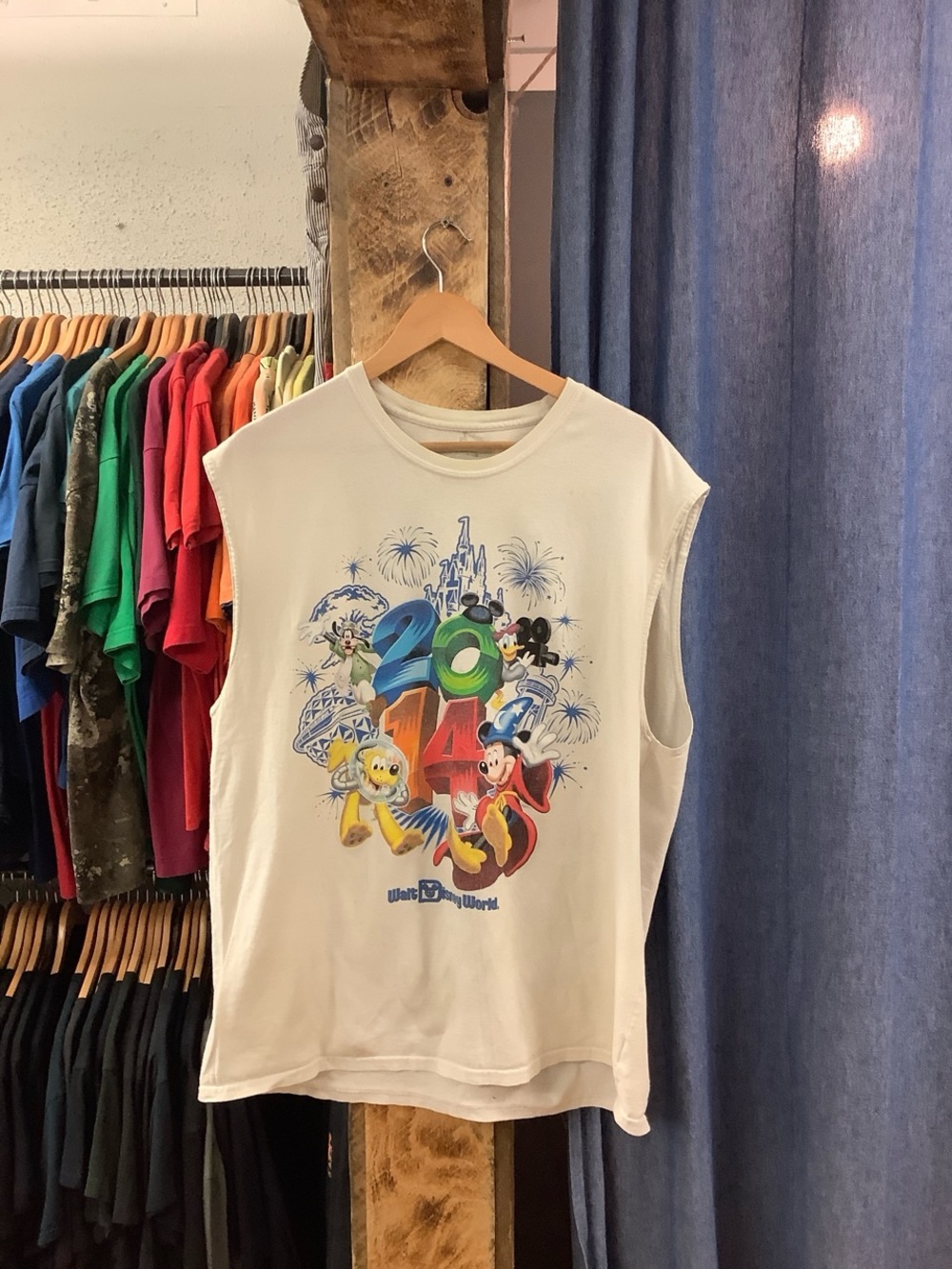 2014 Disney World White graphic t-shirt